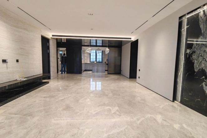 High Quality 4 br(225 sqm) with floor heating+Pool Gym near Wellington Shanghai, L6/8/11