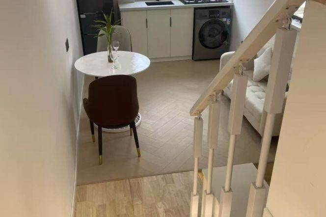 Cozy 1Br @ IAPM& L1/10/12 