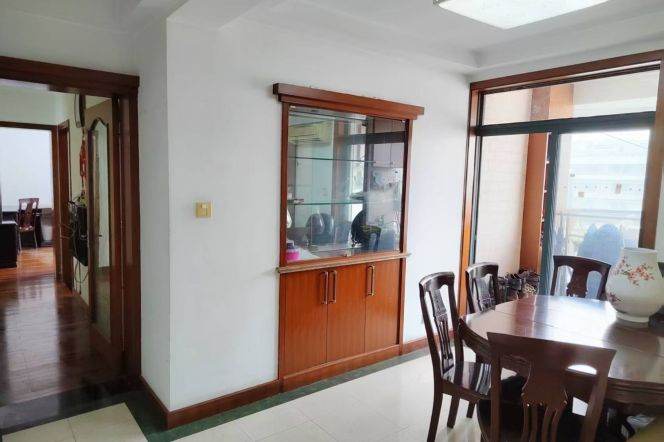 Cozy bright room west yan an lu/zhong shan park ECNU/DHU