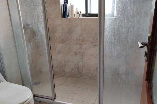 Cozy bright room west yan an lu/zhong shan park ECNU/DHU