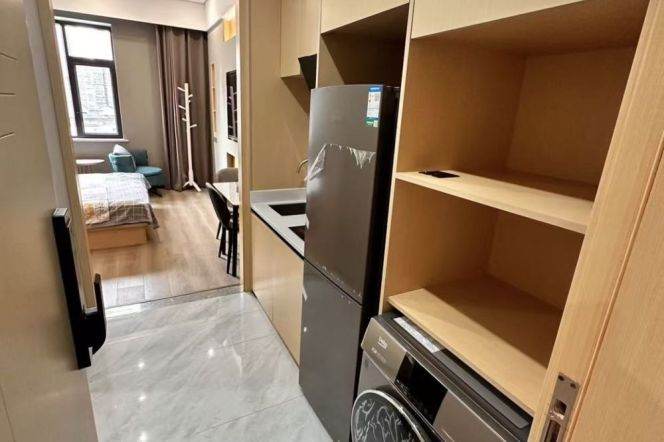 1Studio near line 4 and convenient to Dong'hua Uni can long and short term lease