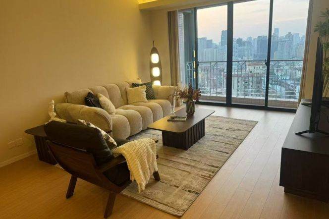 Brand new decoration 3brs with balcony and floor heating in  Xujiahui 