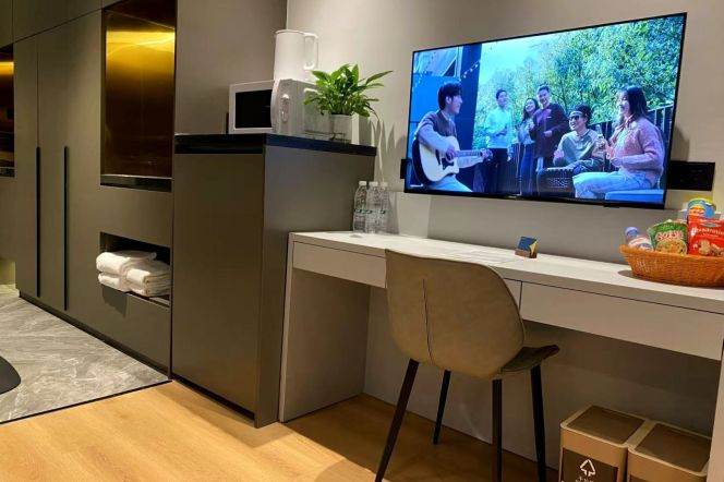 1Studio near line 8 and SISU(ESSCA) can long and short term