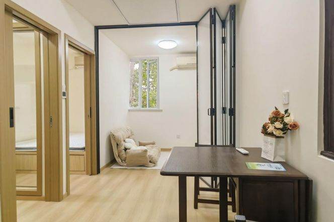 Cozy 1 br with floor heating on ChangLe rd . easy to L13 Middle HuaiHai Rd St.