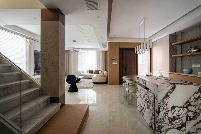 4BR 4BTH w/ Garden nr NanJing West RD M2/12/14