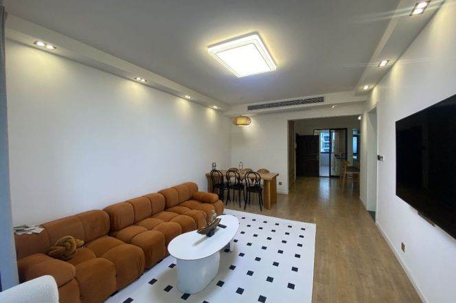 3 Brs, 2 Baths with Floor Heating/Central ac/Oven, 150 sqm @ Wuning metro L13