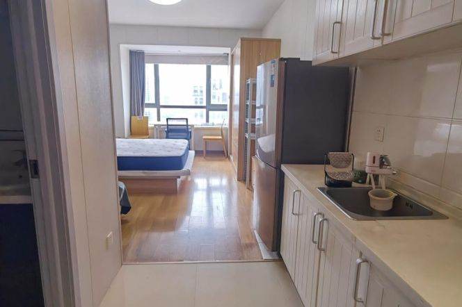 Cozy  studio 1 br in Jing'an easy to L 1 XinZha Rd st.+ L 8/12 QuFu rd st. near Joy City Mall