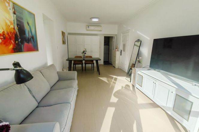 High Quality 1 br in XuJiaHui Center. 3 mins walking to L 1/9/11