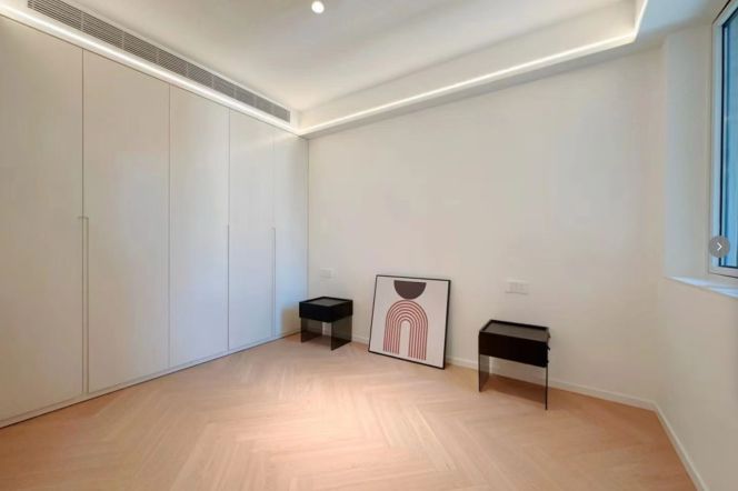 Zhongshan Park Metro Station, with parking spaces and whole-house underfloor heating