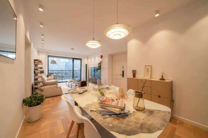 Front-Row to the Suzhou Creek: Stunning 160m² 3BR with Unobstructed River Views