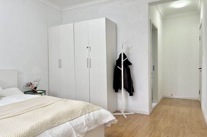 Master bedroom near West Nanjing rd, close to TJU, international roommates 