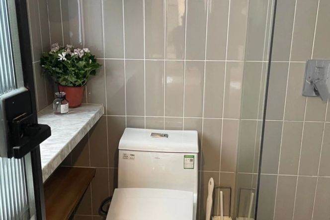 private entrance-1bed with big yard - modern & cosy @ line 2/12 west nanjing road 