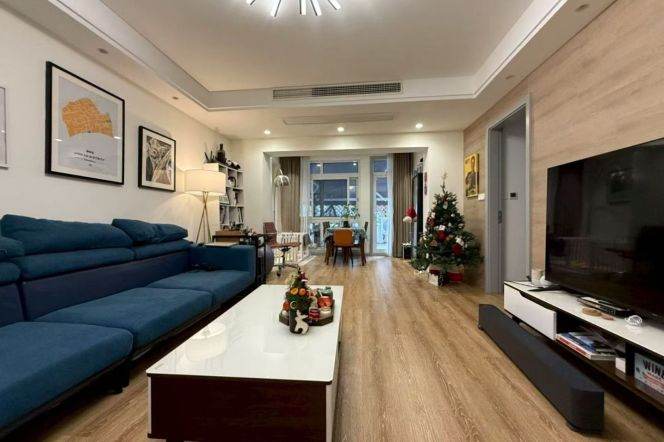 High end 3BR 2BA with huge terrace near Jing’an temple 