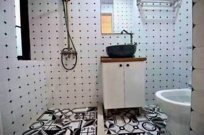 L2-7-14, Jing'an Temple, 90 square meters, large 1-bedroom with a terrace