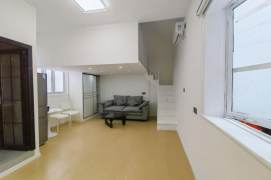 Cozy loft 1 br with 2 sides windows on ChangLe Rd .easy to L13 Middle HuaiHai Rd St.