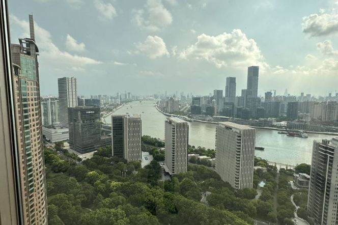 Modern 5brs with river view in Lujiazui
