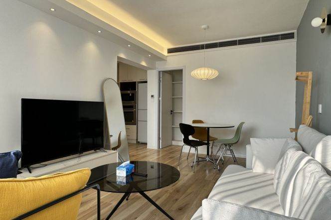 Modern 1Br | Hongqiao rd metro L3/4/10 | 5F elevator | Central AC + Wall heating+cloakroom