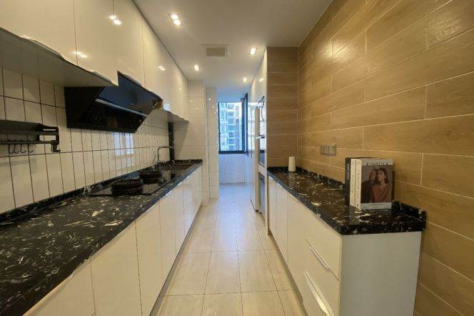 3 Brs, 2 Baths with Floor Heating/Central ac/Oven, 150 sqm @ Wuning metro L13