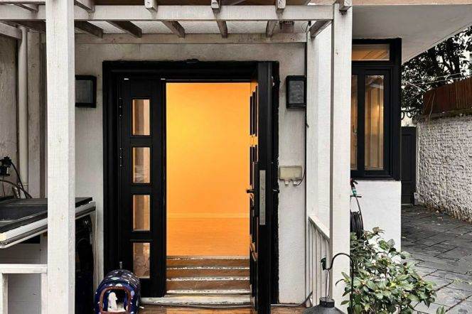 Secluded 2BR+Sunroom Garden Home Steps from Jing'an Temple