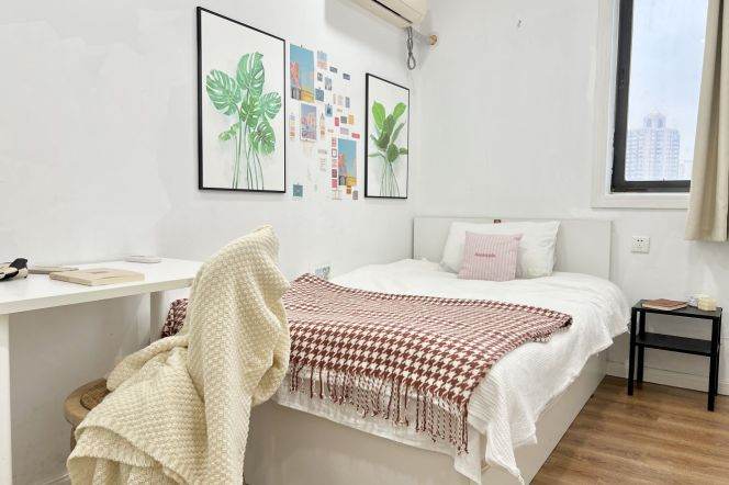 Cozy room near West Nanjing rd, budget friendly, close to SISU, available now