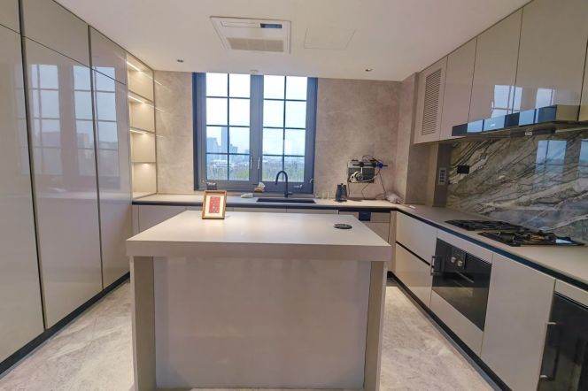 High Quality 4 br(225 sqm) with floor heating+Pool Gym near Wellington Shanghai, L6/8/11