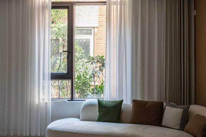 4BR 4BTH w/ Garden nr NanJing West RD M2/12/14