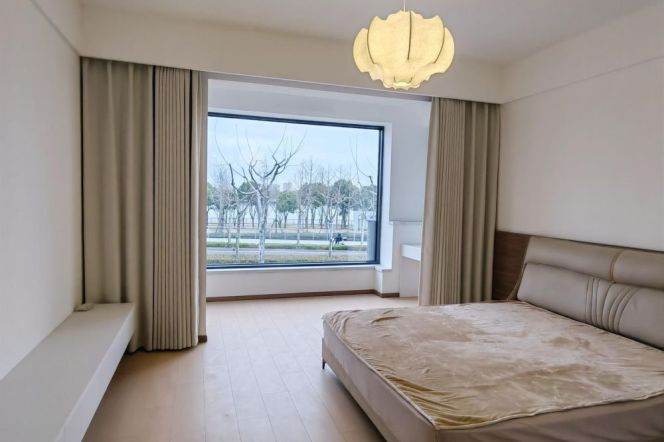 Spacious Modern 4 br with river view near West Bund,Xuhui. L 11 YunJin Rd st.