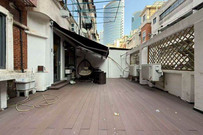 High end 3BR 2BA with huge terrace near Jing’an temple 