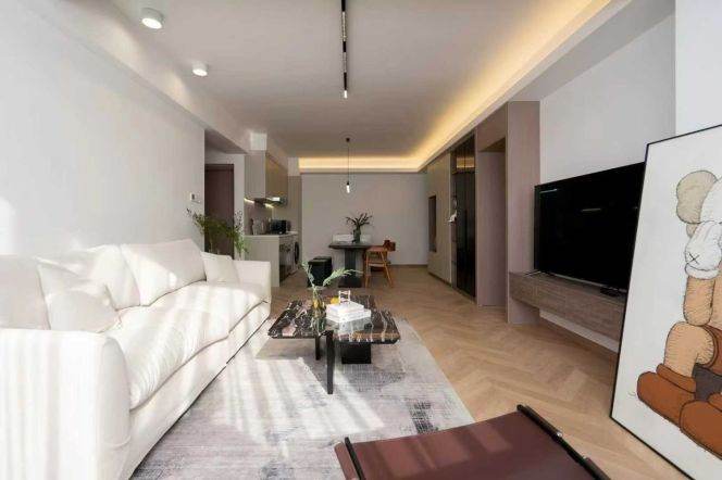 Exceptional 3BR High-Rise nr IAPM: Modern Living with Superb Light