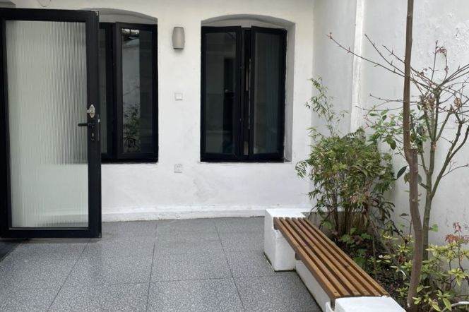 private entrance-1bed with big yard - modern & cosy @ line 2/12 west nanjing road 