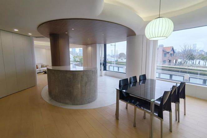 Spacious Modern 4 br with river view near West Bund,Xuhui. L 11 YunJin Rd st.