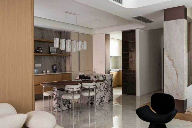 4BR 4BTH w/ Garden nr NanJing West RD M2/12/14