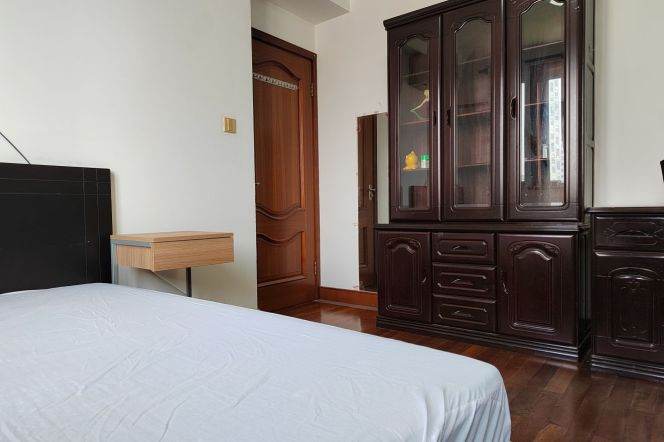 Cozy bright room west yan an lu/zhong shan park ECNU/DHU