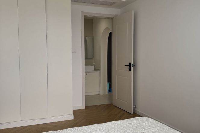 Spacious 1Br + Sunshine+Elevator | Zhongshan Park Metro L2/3/4 | 8.5K