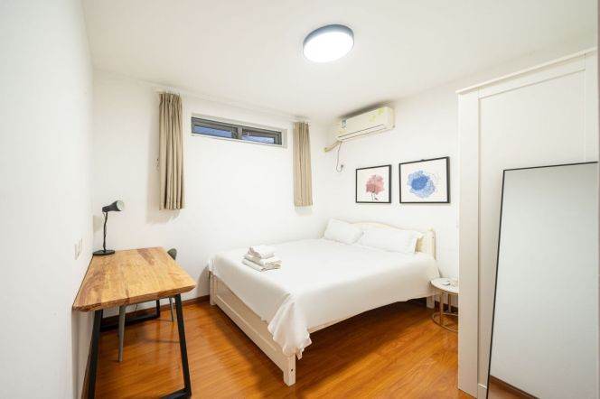 Cozy Designer Room in Shared Living | Massive Storage | Prime Jing'An
