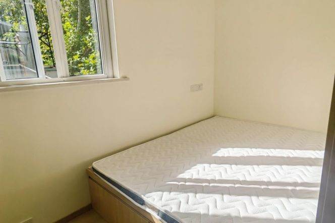 Cozy 1 br with floor heating on ChangLe rd . easy to L13 Middle HuaiHai Rd St.