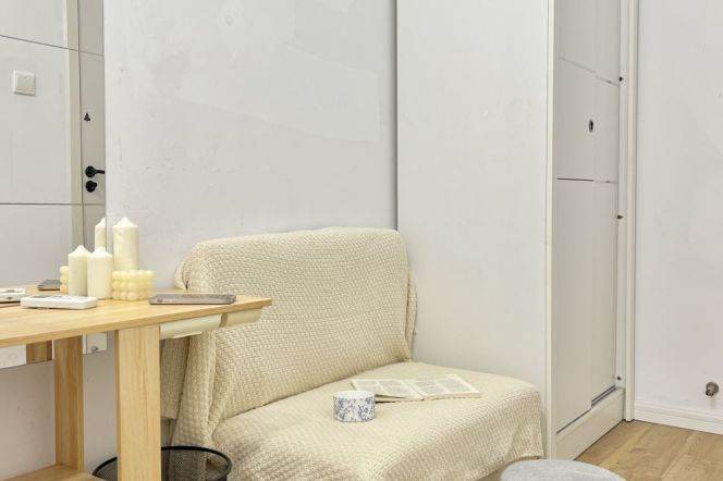 Bright room near West Nanjing rd,close to ECNU,with international roommates 