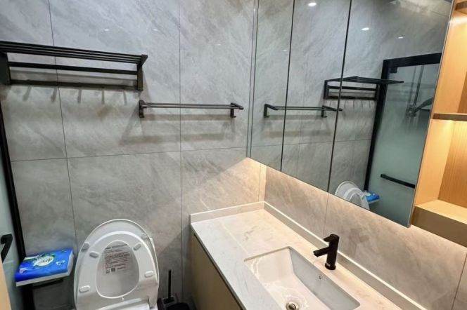 1Studio near line 4 and convenient to Dong'hua Uni can long and short term lease