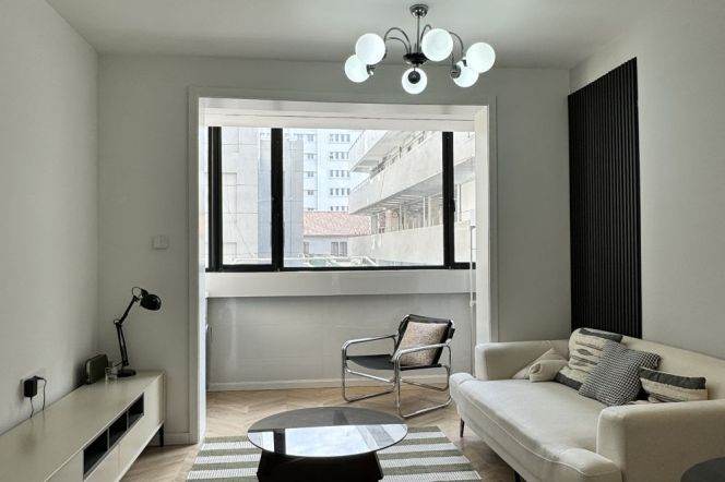 Big 1Br/West Yan'an rd/New/Sunlight/South/Big Window/Floor heating