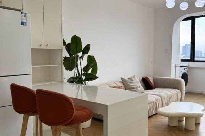 Spacious 1Br + Sunshine+Elevator | Zhongshan Park Metro L2/3/4 | 8.5K