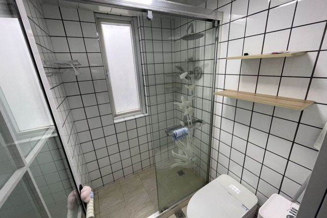 Designer 1BR with Smart Toilet | 2km to Shanghai University | Modern Baoshan Living