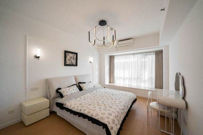 4 Brs, 3 Baths with Elevator and Bathtub, 190 sqm @ Zhenru metro L11