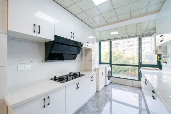 2 Brs, 2 Baths with Floor Heating/Central ac/Dryer, 140 sqm @ Jinshajiang metro L13
