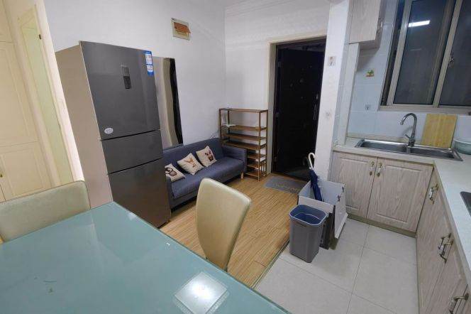 Good price 2 br with lift in Xuhui, easy to XuJiahui .L 3/4/10 HongQiao Rd st.+ L 1/9/11