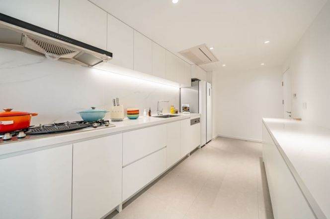 super modern 4brs floor heating modern furniture great river view beside Huang pu river 62K