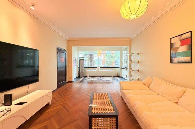 High-ceiling 3br with Floor heating near Line 2/7/14 Jing'an Temple St.