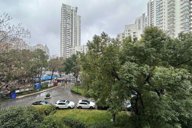 brand new modern 2brs floor heating open balcony near Huang pu river IFC 20.6K