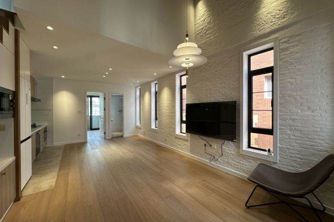 Newly Renovated 2+1BR 2BA Old Apt nr W/Nanjing Station