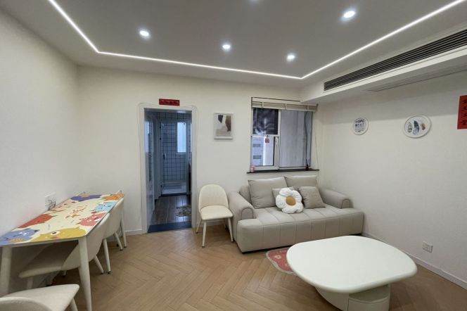 Designer 1BR with Smart Toilet | 2km to Shanghai University | Modern Baoshan Living