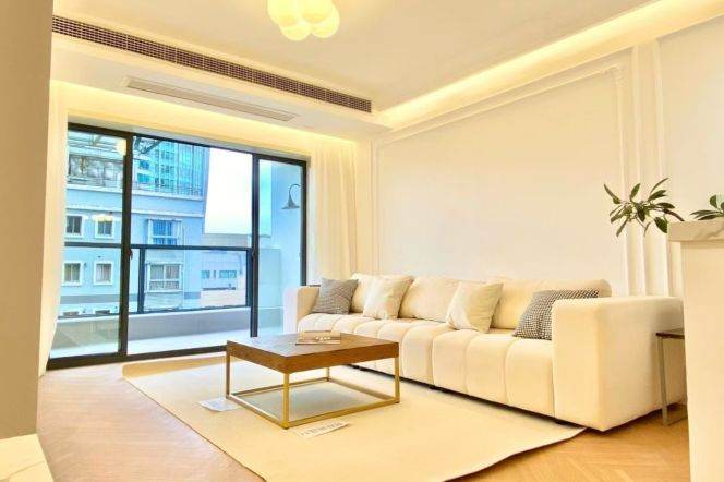 1 Br, 1 Living room with Open Balcony, 90 sqm @ Shanghai Staidum L4